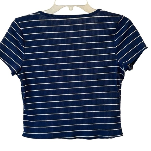 So Navy With Small white horizontal pinstripes Crop Short Sleeve V-Neck Small 💙 - Picture 3 of 5
